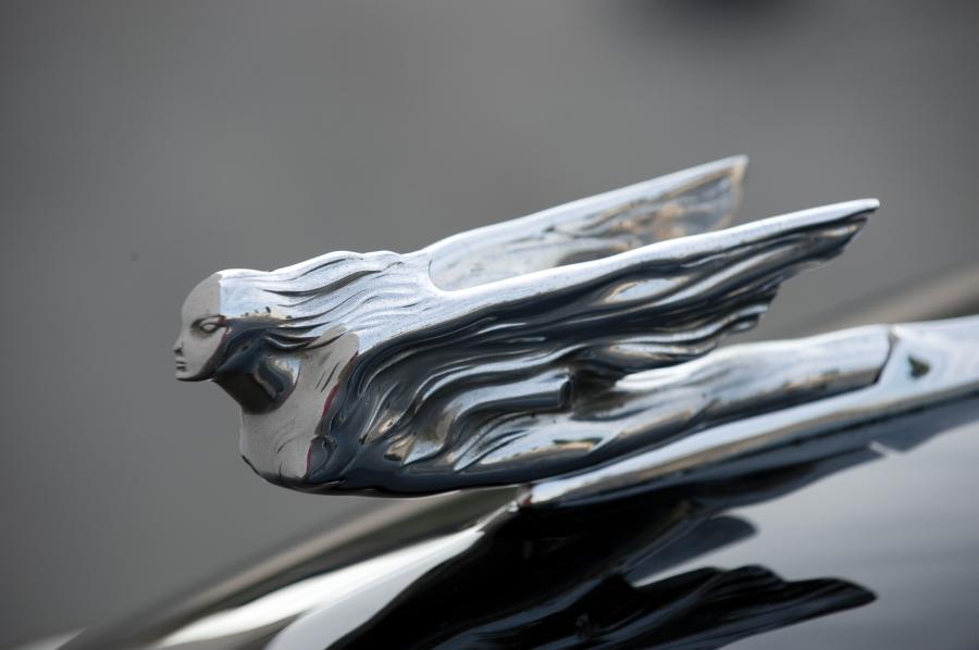 Логотип Cadillac Series 62 Convertible Sedan (6229D) 1941 года  (фото 45 из 51)